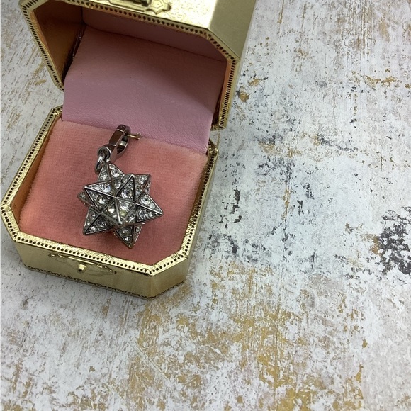 Juicy Couture Silver Star Bracelet Charm with box - Picture 5 of 6